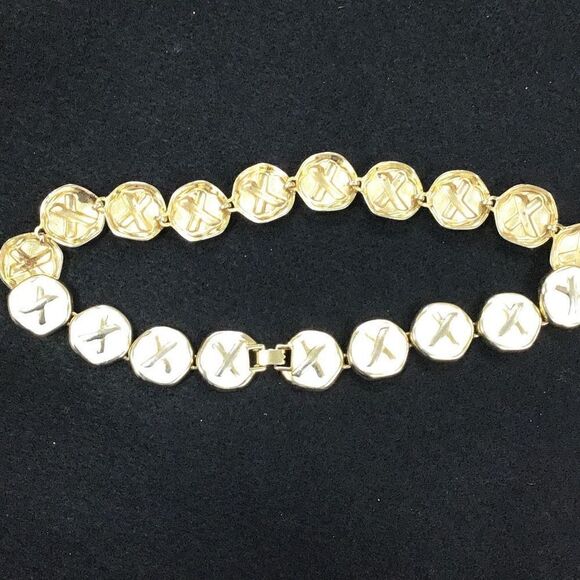 Necklace, beautiful, gold, and cream x’s & o’s Unknown maker from estate sale - Picture 3 of 4